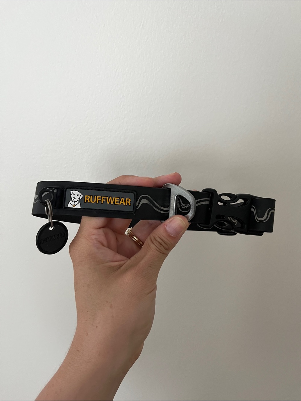Ruffwear EUC Headwater Dog Collar Black Waterproof Medium 14-20 Inches